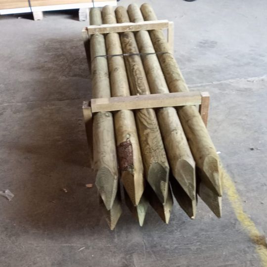 Pack de 5 postes redondos de pino tratados y calibrados con punta
