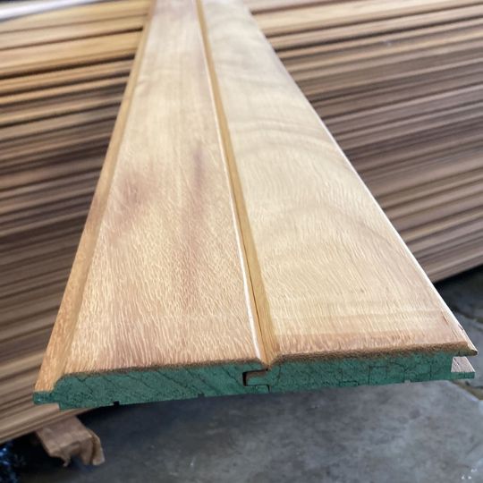 Lot de 10 lames (1,93 m²/carton) de revêtement mural ou de plafond à rainure et languette en Iroko 1,6 x 9 x 215 cm